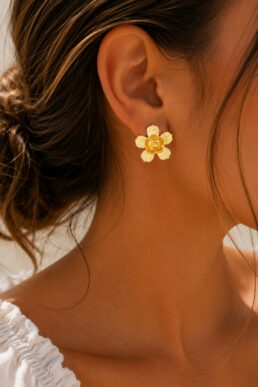 ARETES FLOR PUNTO BRONCE ORO