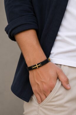 PULSERA CRUZ CUERO NEGRO